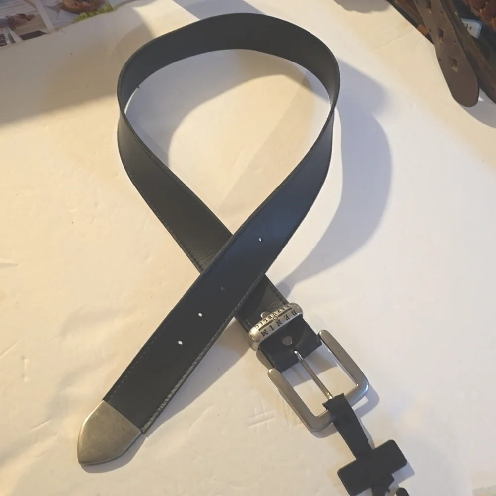 Denim Republic Mens Black Belt Silvertone belt tip and buckle Sz.M/L